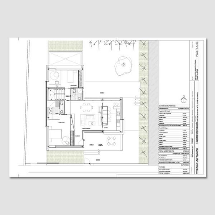 plano de casa con sotano y patio